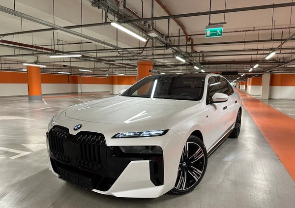 BMW Seria 7 cena 689000 przebieg: 4151, rok produkcji 2023 z Toruń małe 562